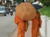 Mönche auf den Straßen von Luang Prabang Mönche auf den Straßen von Luang Prabang