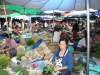 Trubel auf einem laotischen Markt - für Touristen ein Erlebnis der besonderen Art Trubel auf einem laotischen Markt - für Touristen ein Erlebnis der besonderen Art