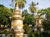Wat Si Saket ist von einer Mauer mit mehr als 2000 Buddha-Bildnissen aus Keramik und Silber umgeben Wat Si Saket ist von einer Mauer mit mehr als 2000 Buddha-Bildnissen aus Keramik und Silber umgeben