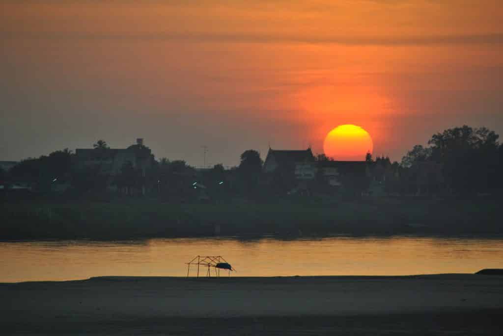 Sonnenuntergang am Mekong in Laos Sonnenuntergang am Mekong in Laos