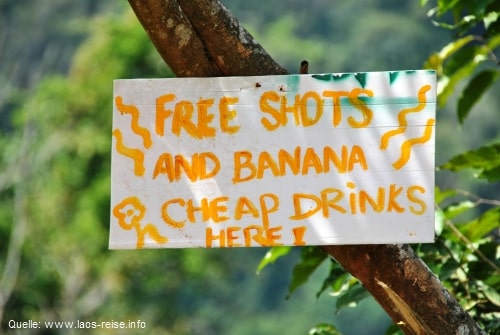 Tubing in Vang Vieng: kostenlose Shots und günstige Drinks Tubing in Vang Vieng: kostenlose Shots und günstige Drinks