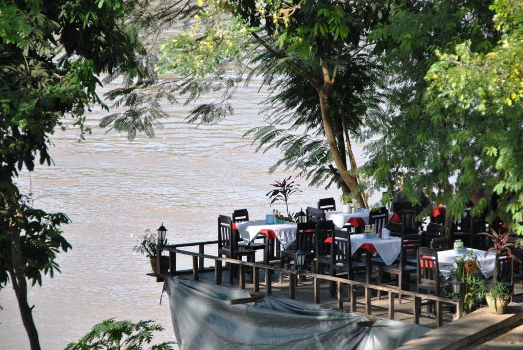 Tolle Location für ein Abendessen am Mekong in Luang Prabang Tolle Location für ein Abendessen am Mekong in Luang Prabang